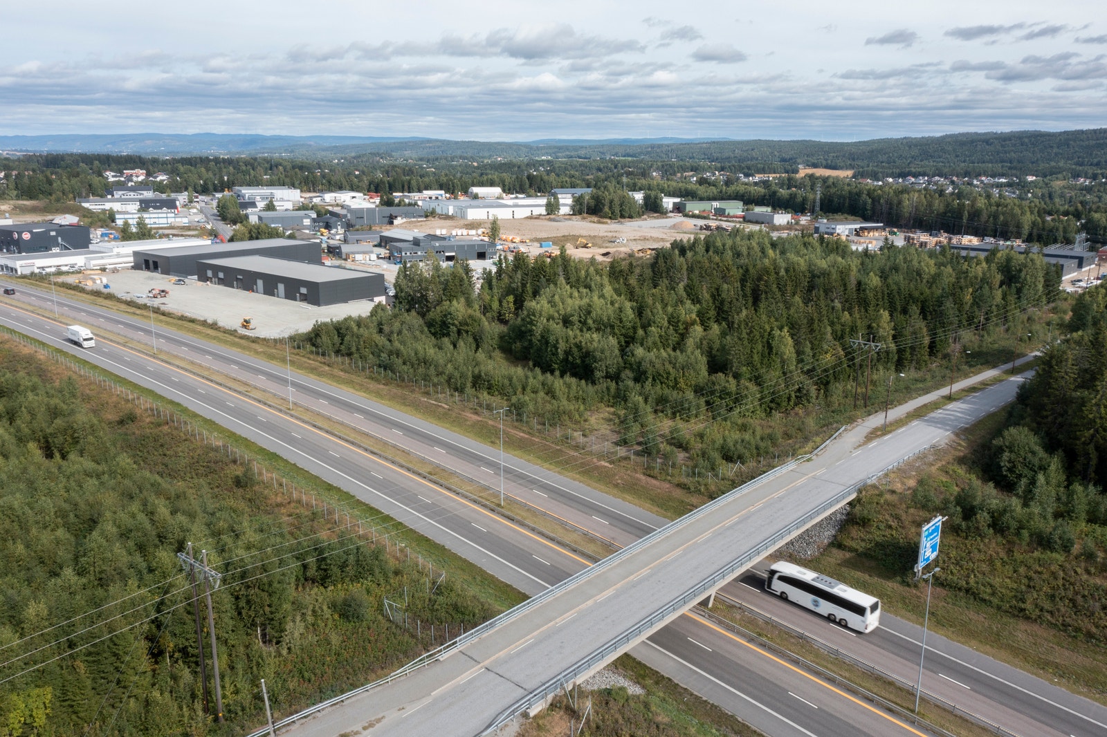 Stor tomt på 35000 m2 og unik eksponering mot E6, i tilknytning til Ørn industripark på Dal/Råholt Galleribilde