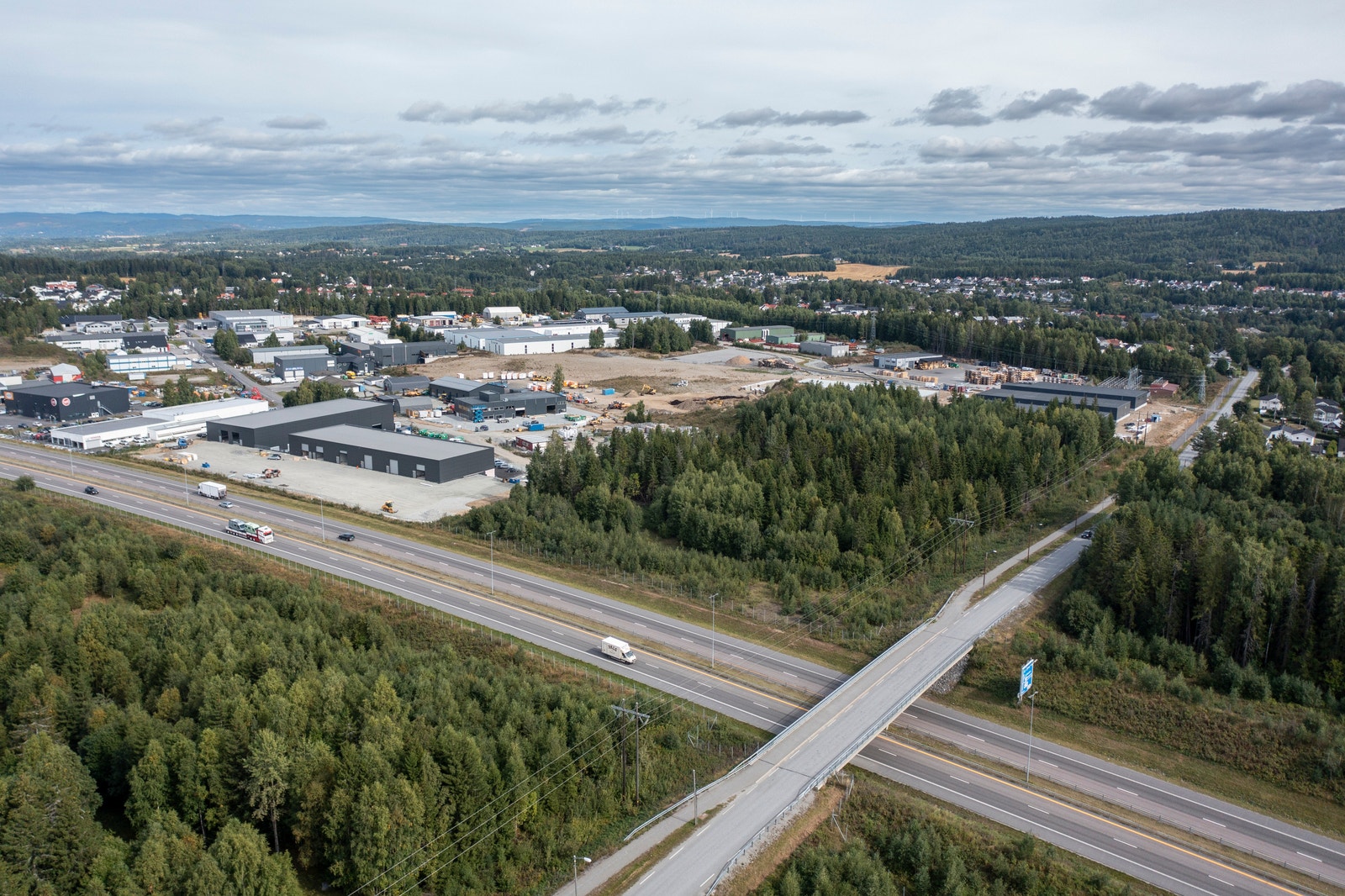 Stor tomt på 35000 m2 og unik eksponering mot E6, i tilknytning til Ørn industripark på Dal/Råholt Galleribilde
