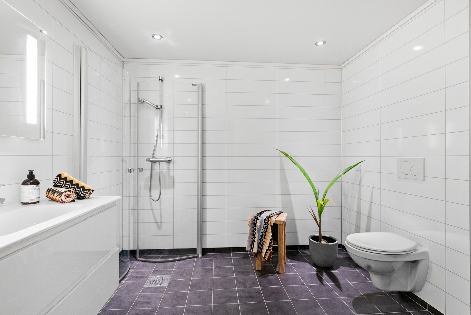 Bad med vaskemaskin Galleribilde