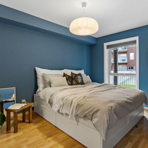 Stort soverom med walk inn closet Galleribilde