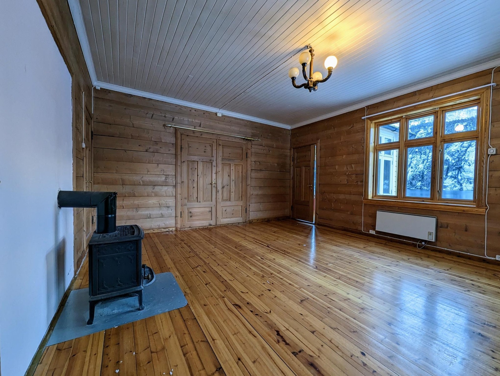 1. etasje; dagligstove med ovn og varmepumpe Galleribilde