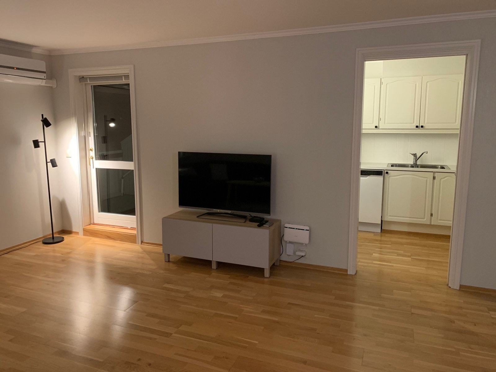 Stue med utgang til balkong Galleribilde