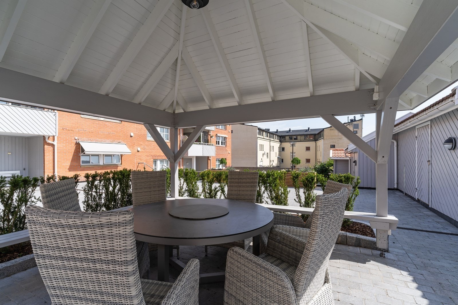 Felles uteplass Galleribilde