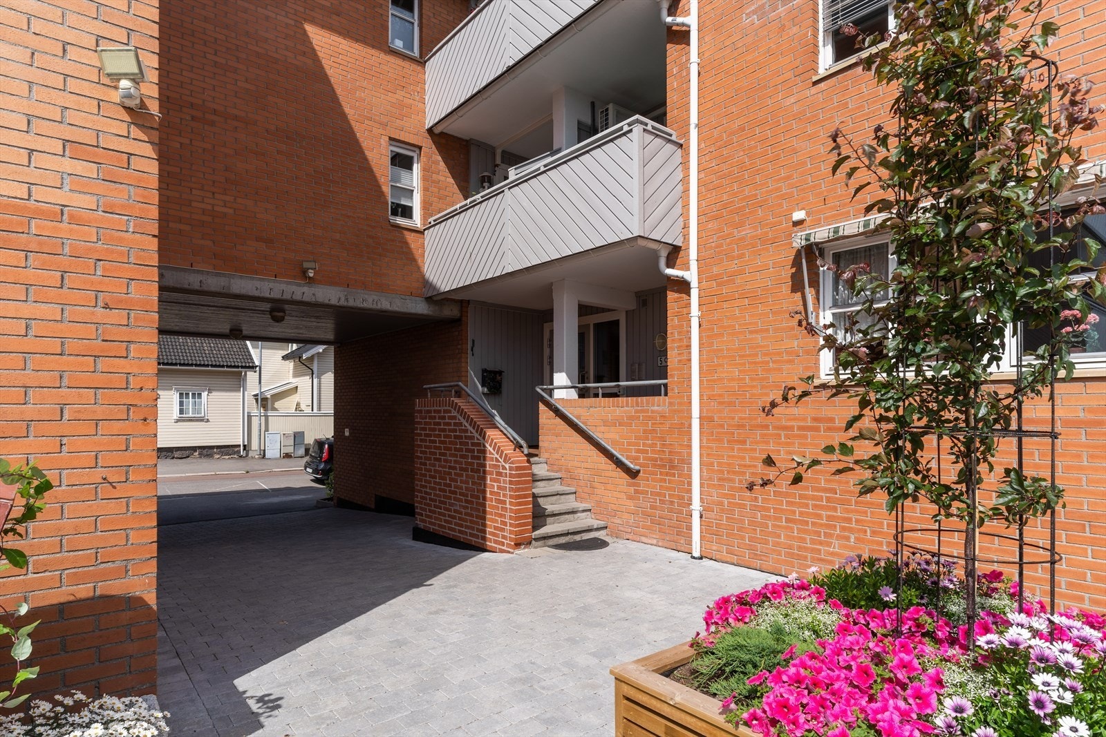 Balkong med utgang fra stue Galleribilde