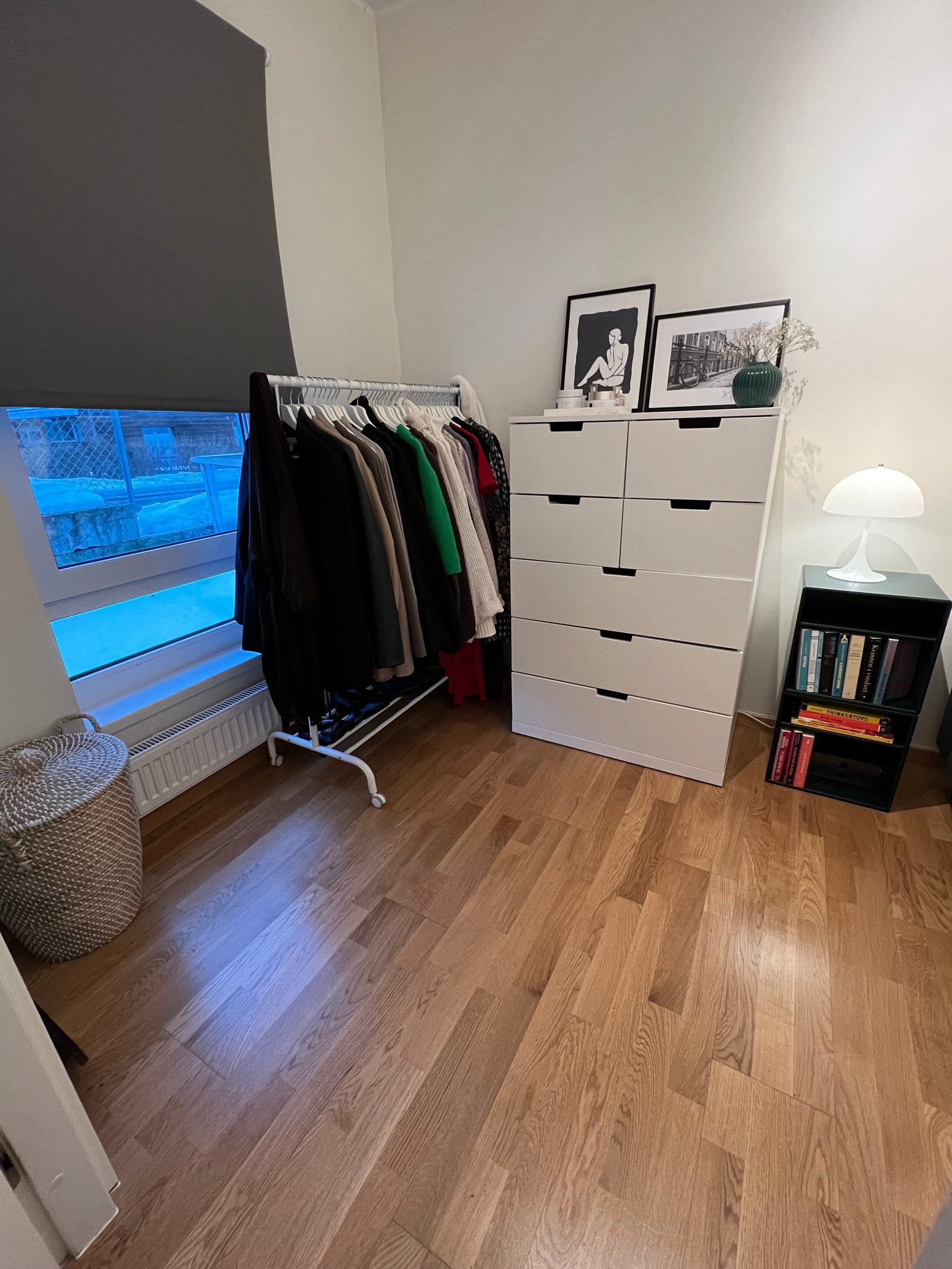 Balansert ventilasjon gir god luftkvalitet. Også mulighet for å lufte gjennom vindu. Galleribilde