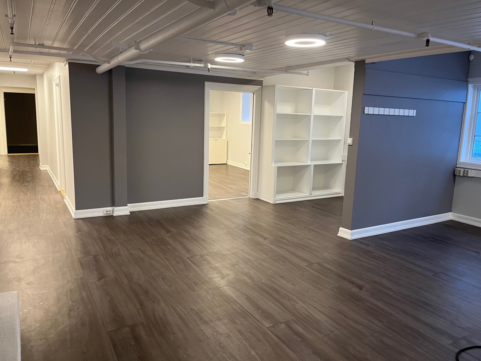 Fra resepsjon og innover i lokalene Galleribilde