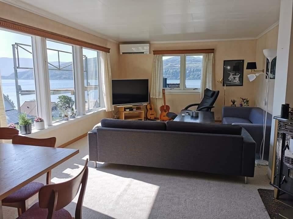 Stue med flott utsikt Galleribilde