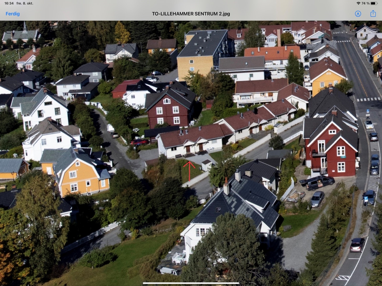 Leil merket med pil. Garasje i uetg med el lader. Egen hage. Galleribilde