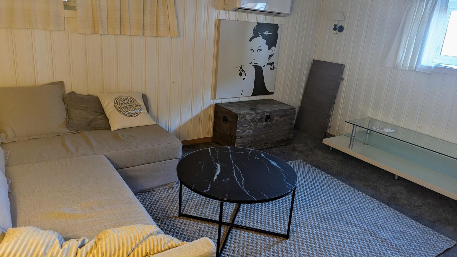 Kjellerstue/soverom i underetasjen Galleribilde