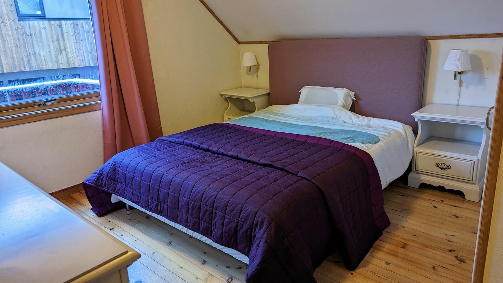 Hovedsoverom med balkong i 2.etg Galleribilde