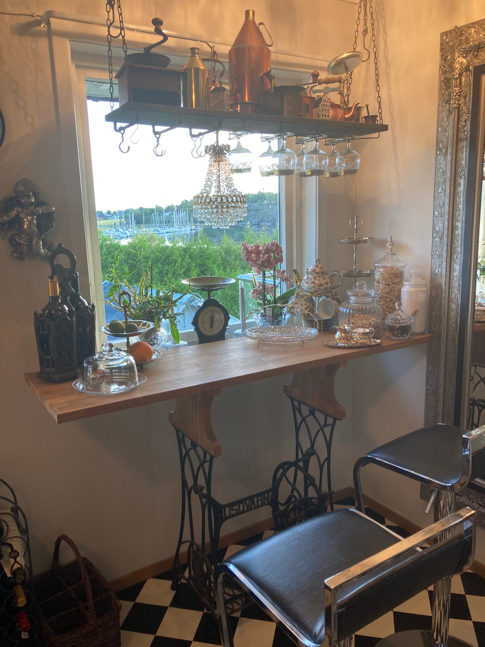 Kjøkken med utsikt over Nesbryggesundet Galleribilde