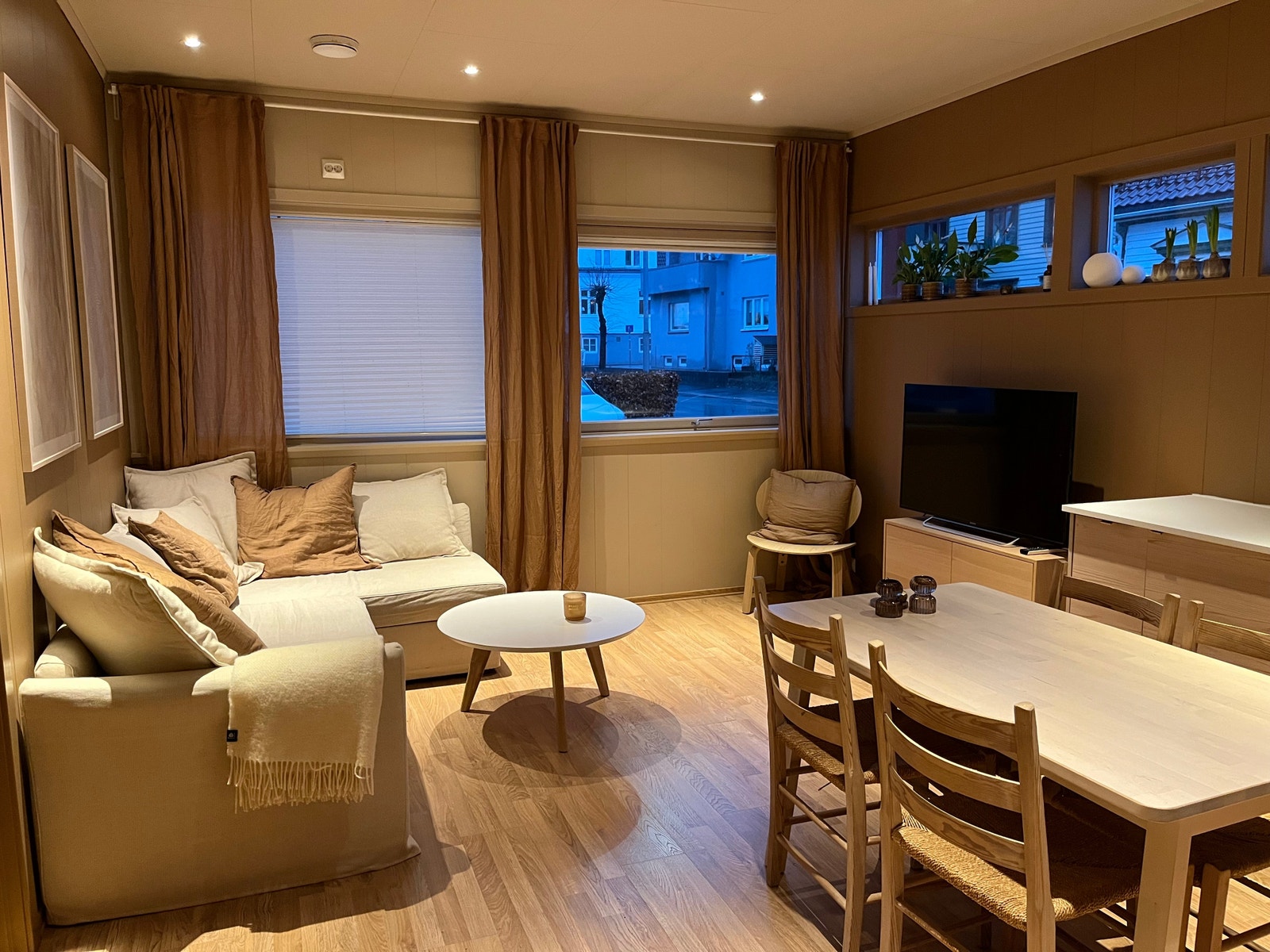 Stue og kjøkken i samme rom Galleribilde