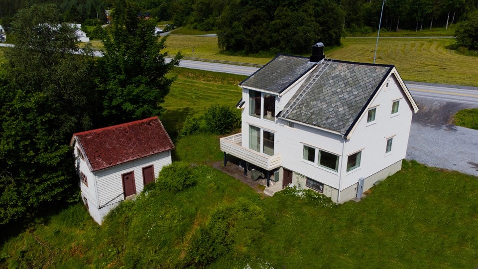 House outside Galleribilde