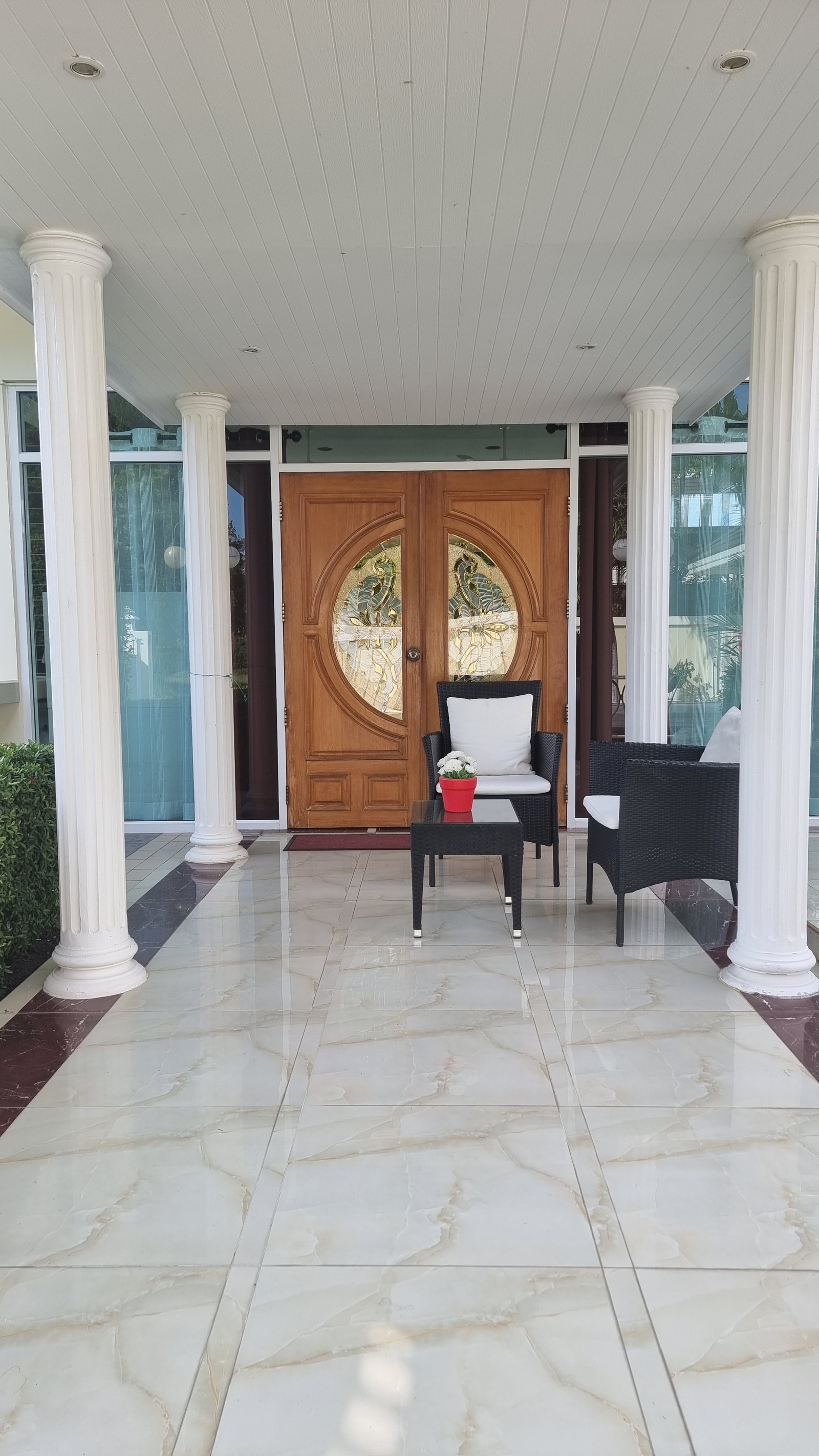 Inngangsparti med overbygg Galleribilde