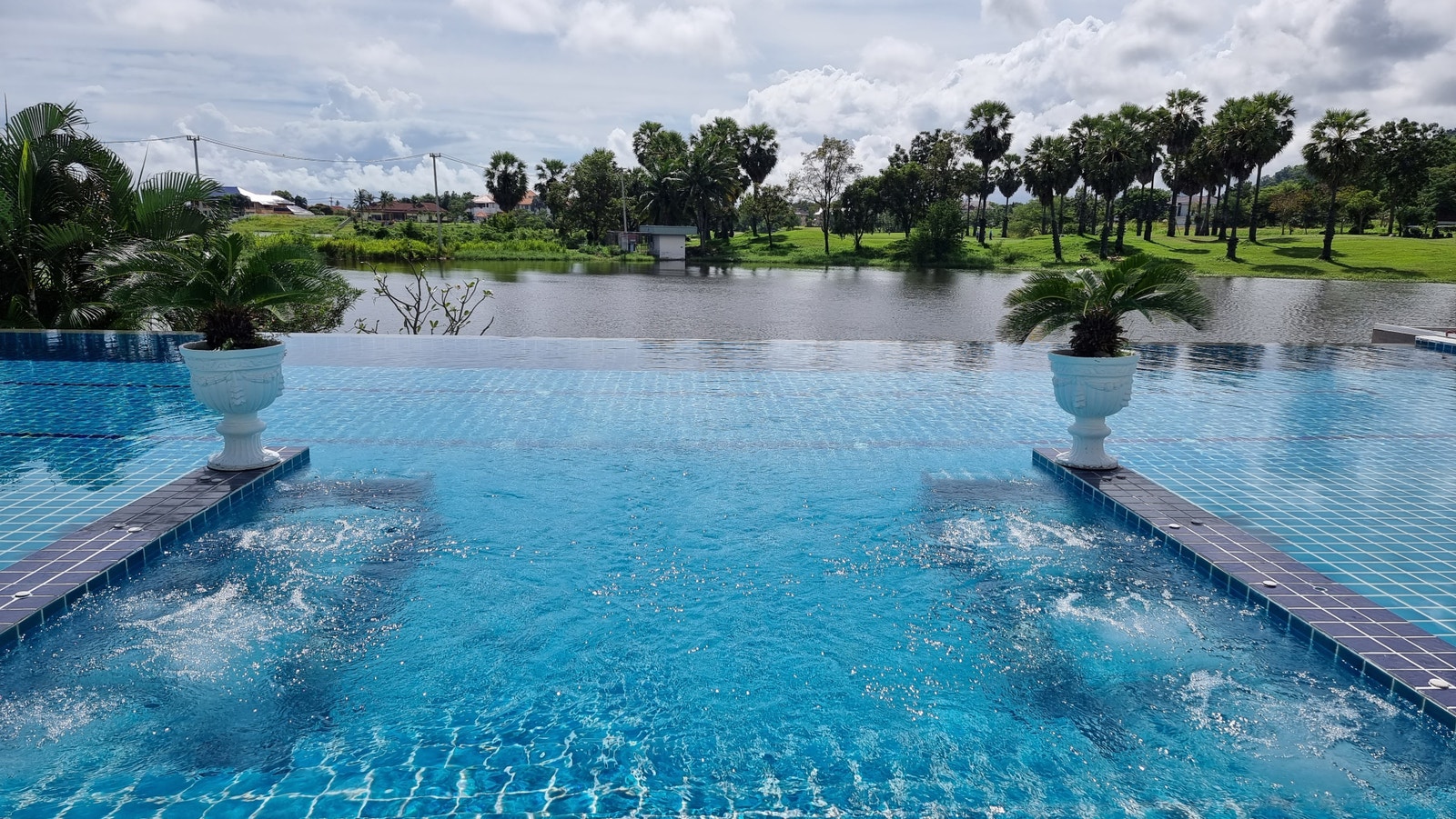 Jacuzzi i svømmebasseng Galleribilde