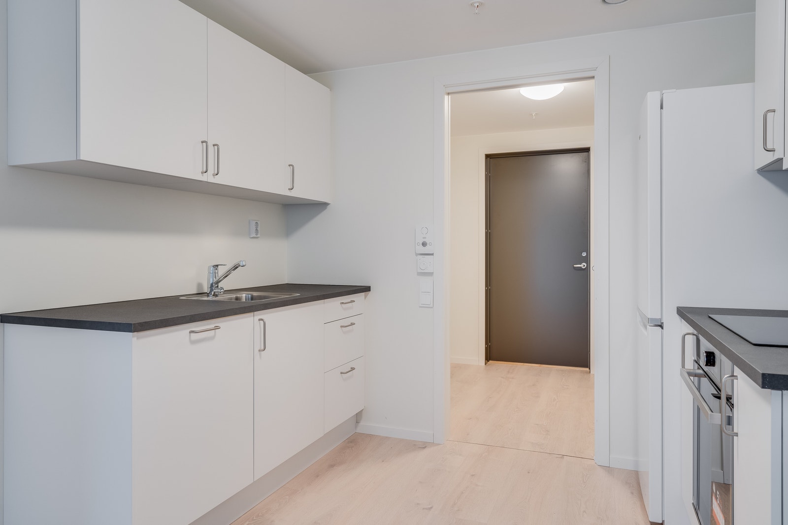 Integrert oppvaskmaskin i innredning Galleribilde