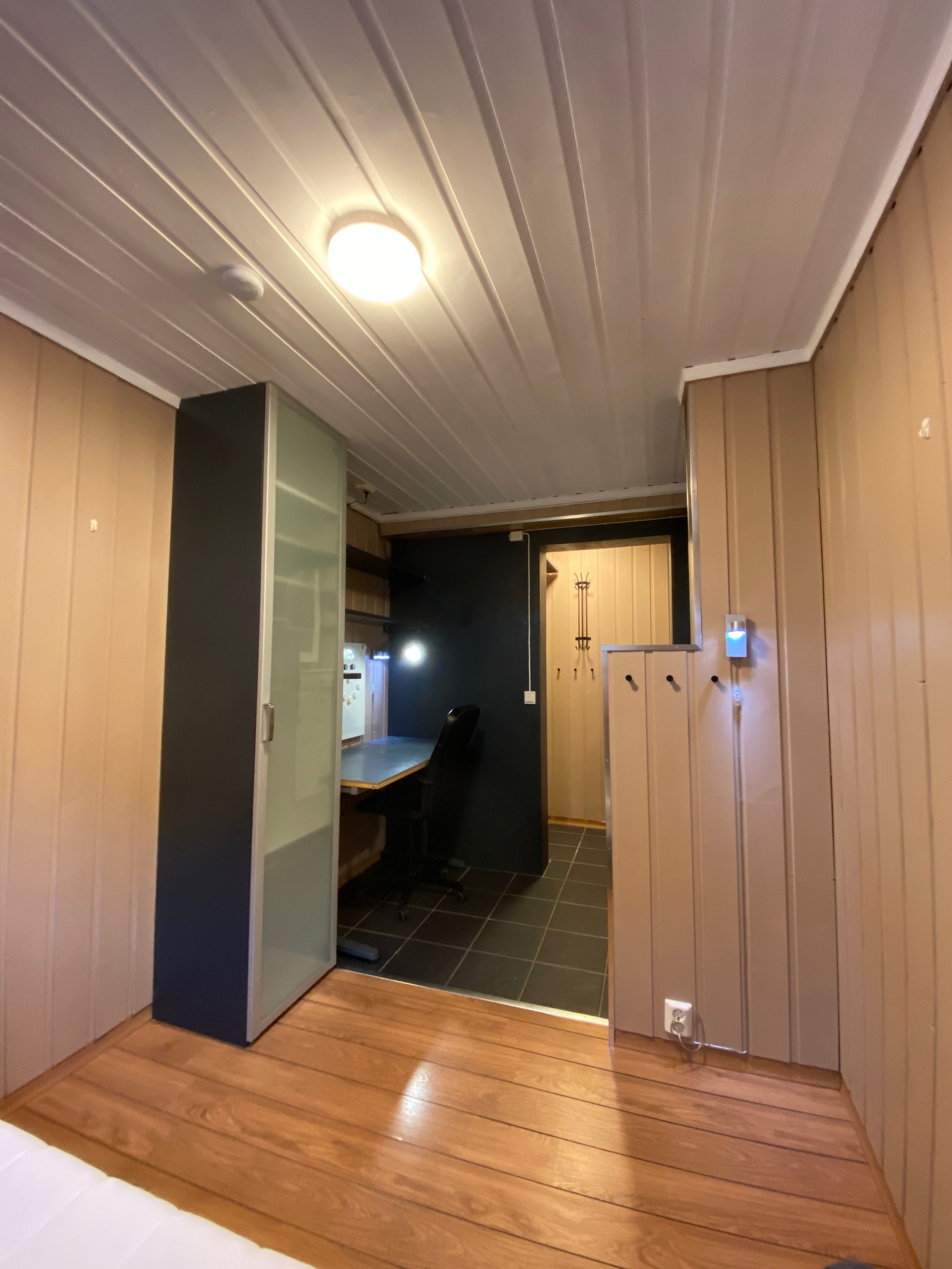 Alt av nødvendige møbler er på plass Galleribilde