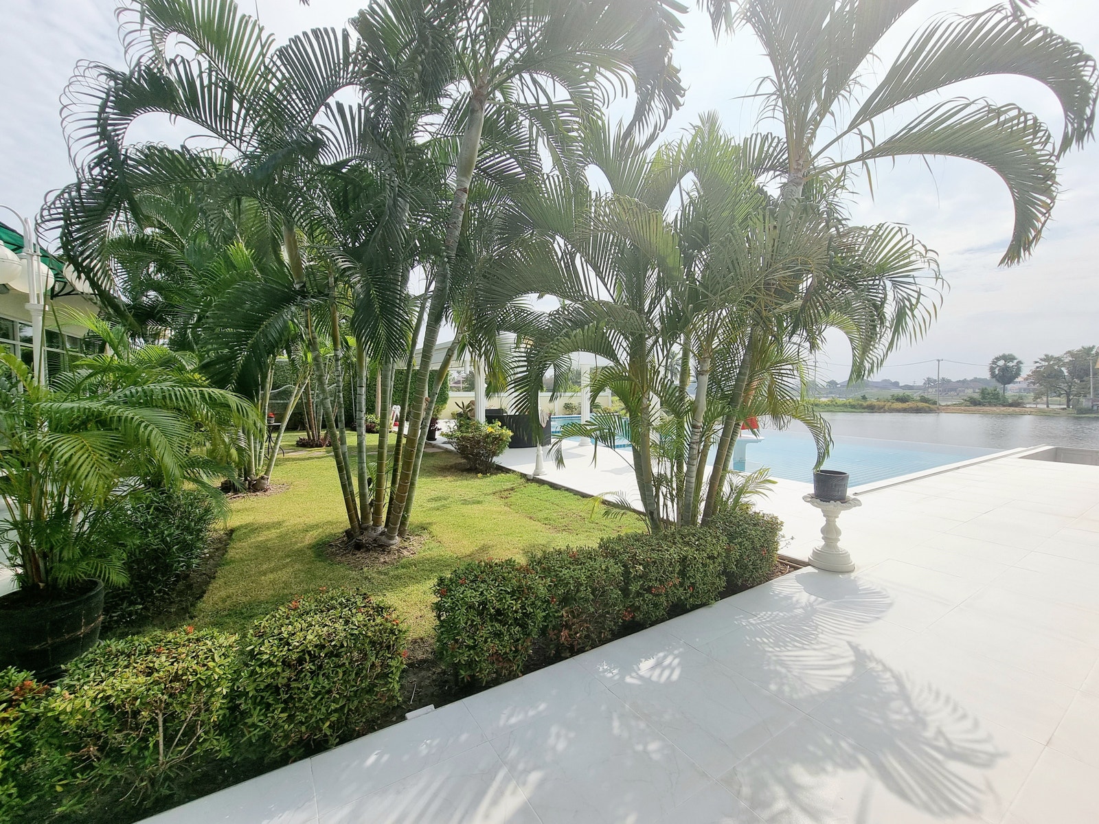 Flislagt terrasse ca. 250 m2 Galleribilde