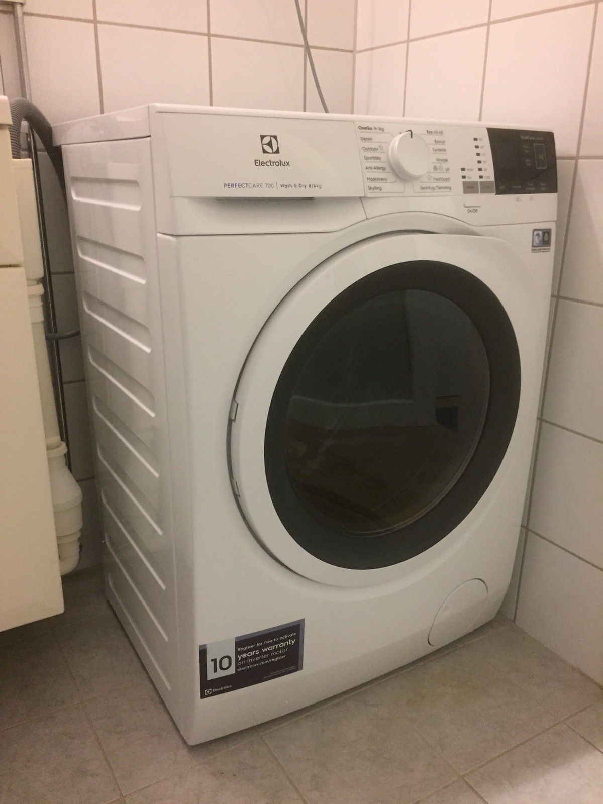 Ny vaskemaskin med integrert tørketrommel på bad 2 Galleribilde