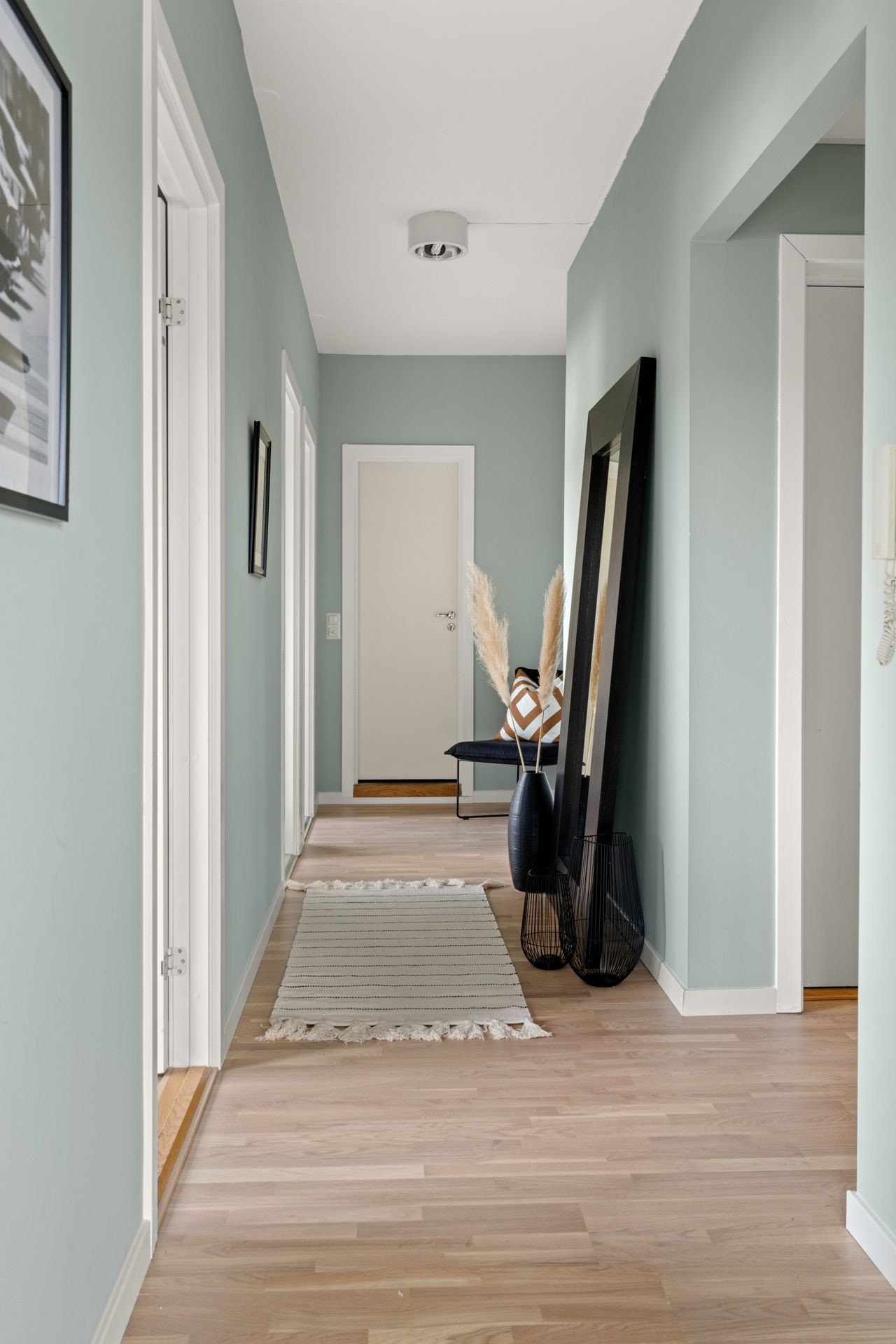 Romslig gang Galleribilde