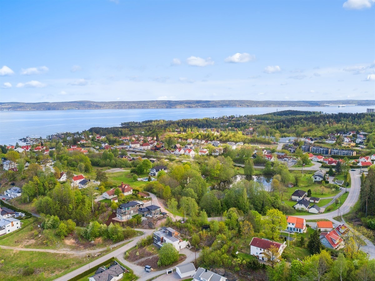 Rolig og trygt nabolag. Galleribilde