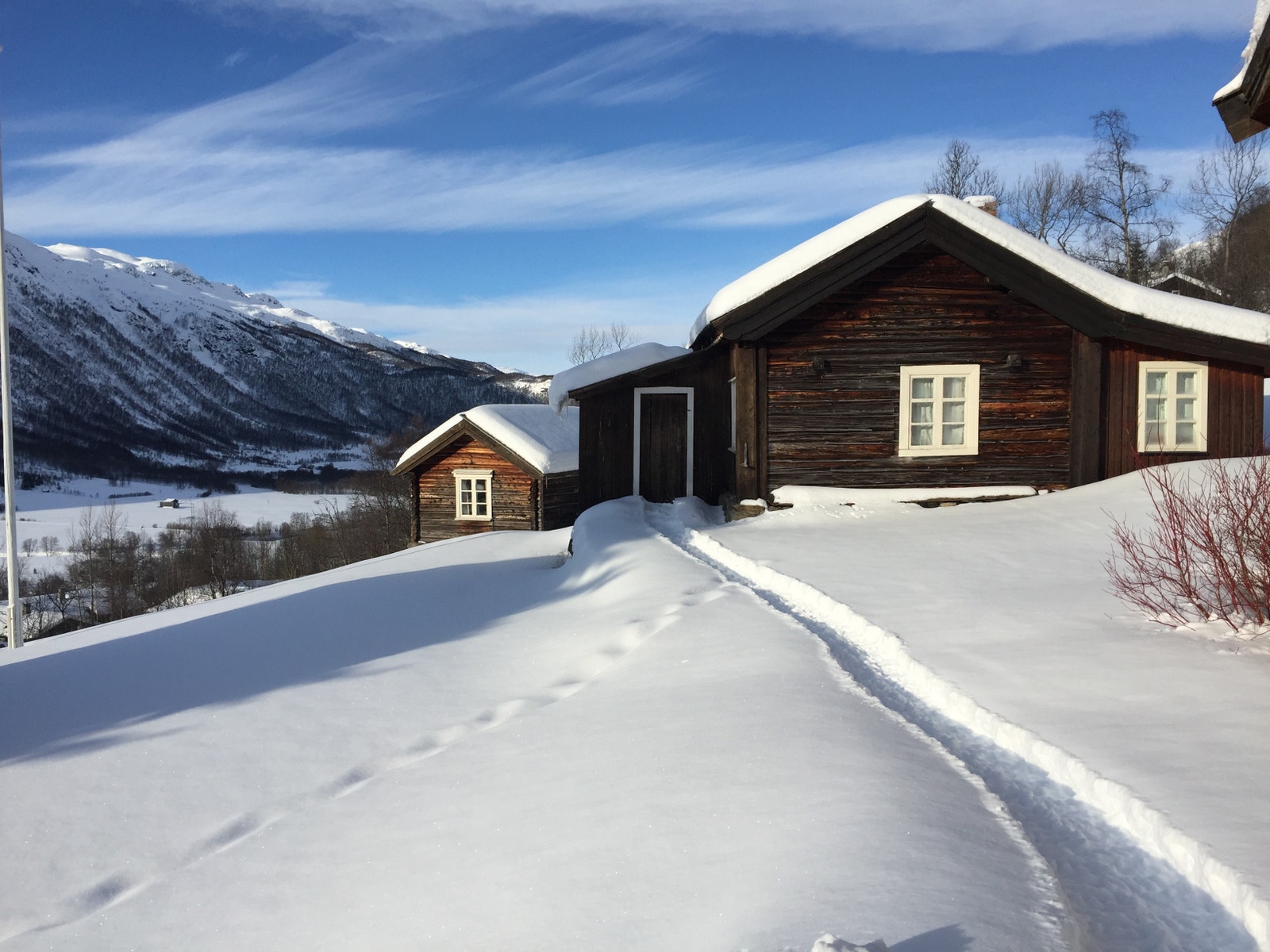 Kårstue og Drengestue på Dekko gård Galleribilde
