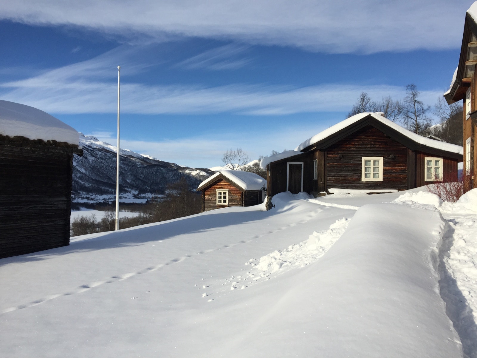 Kårstue, Drengestue og Stabbur på Dekko gård Galleribilde