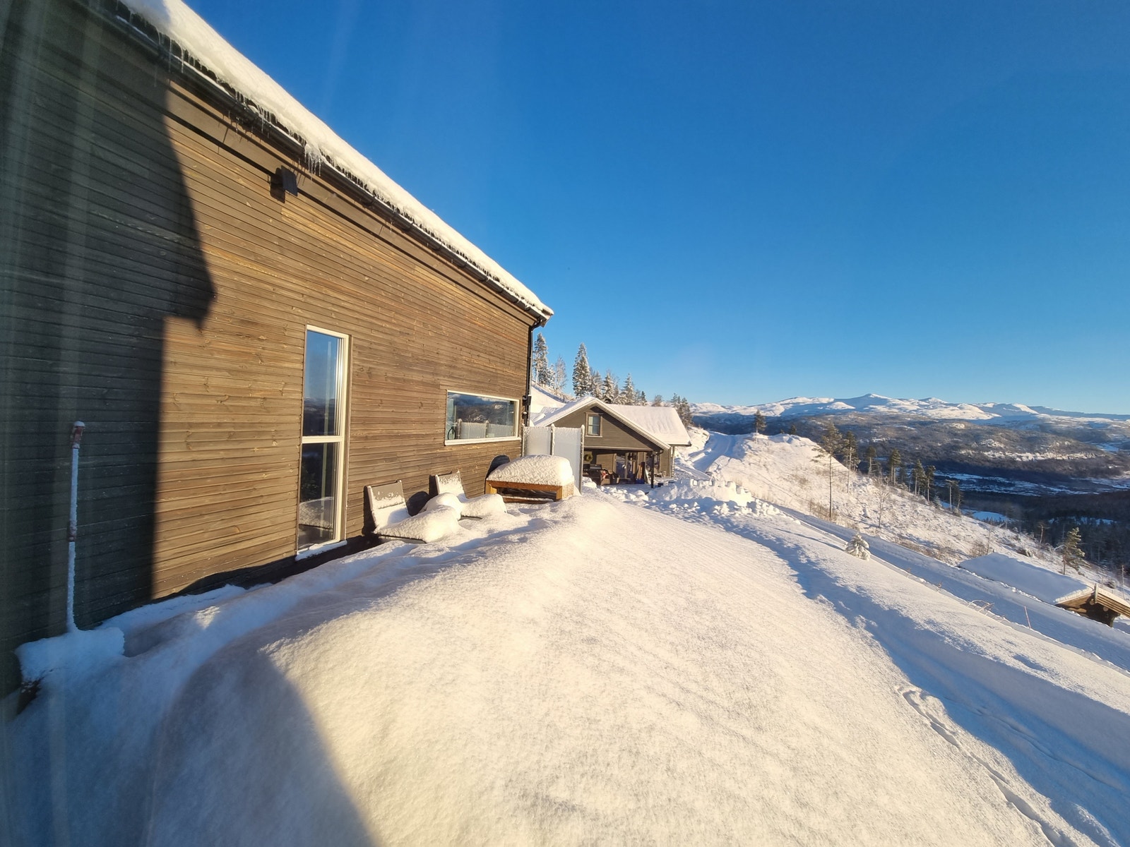 Flott frokostterrasse både vinter og sommer Galleribilde