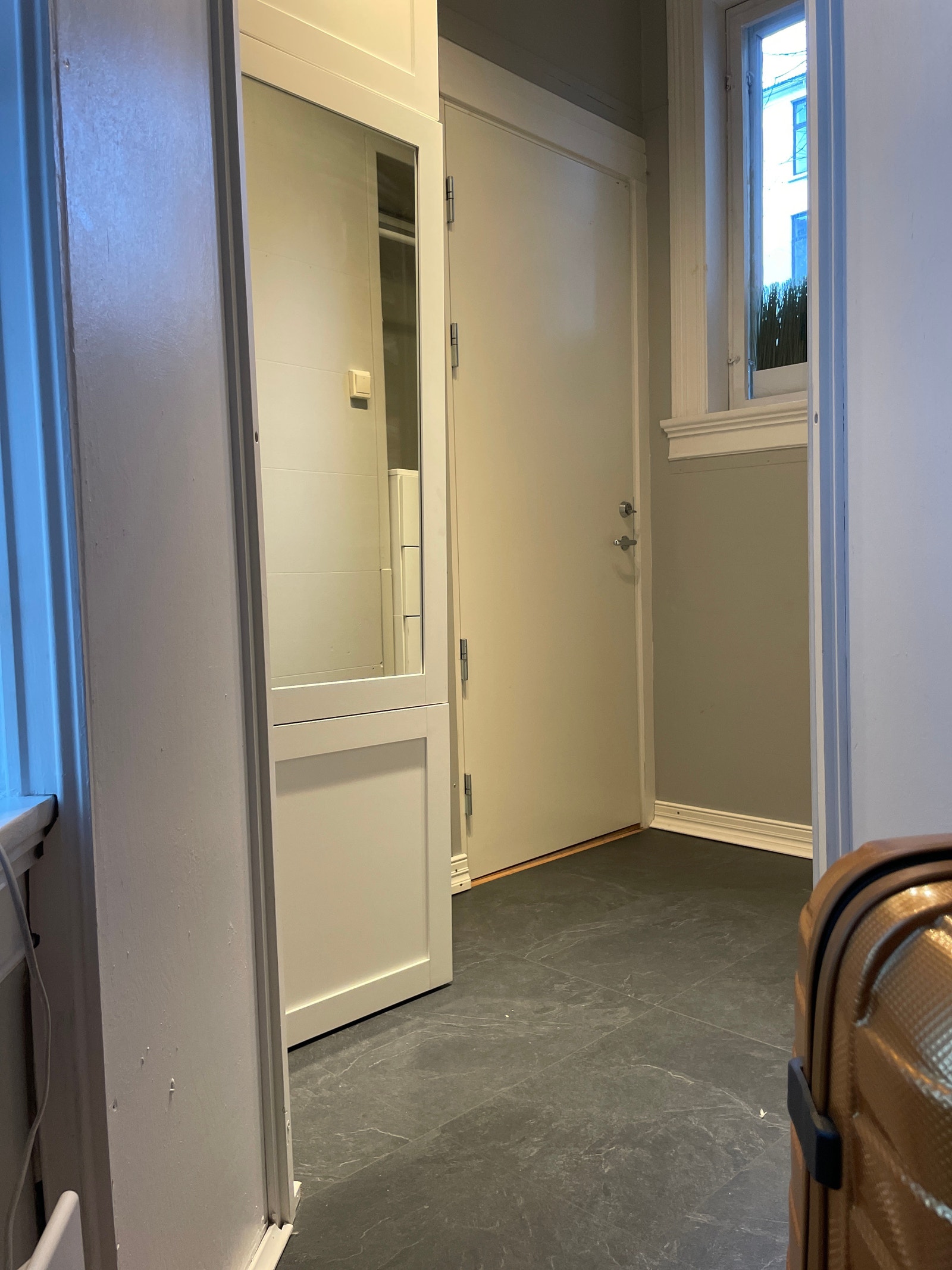 Egen inngang fra bakgård Galleribilde