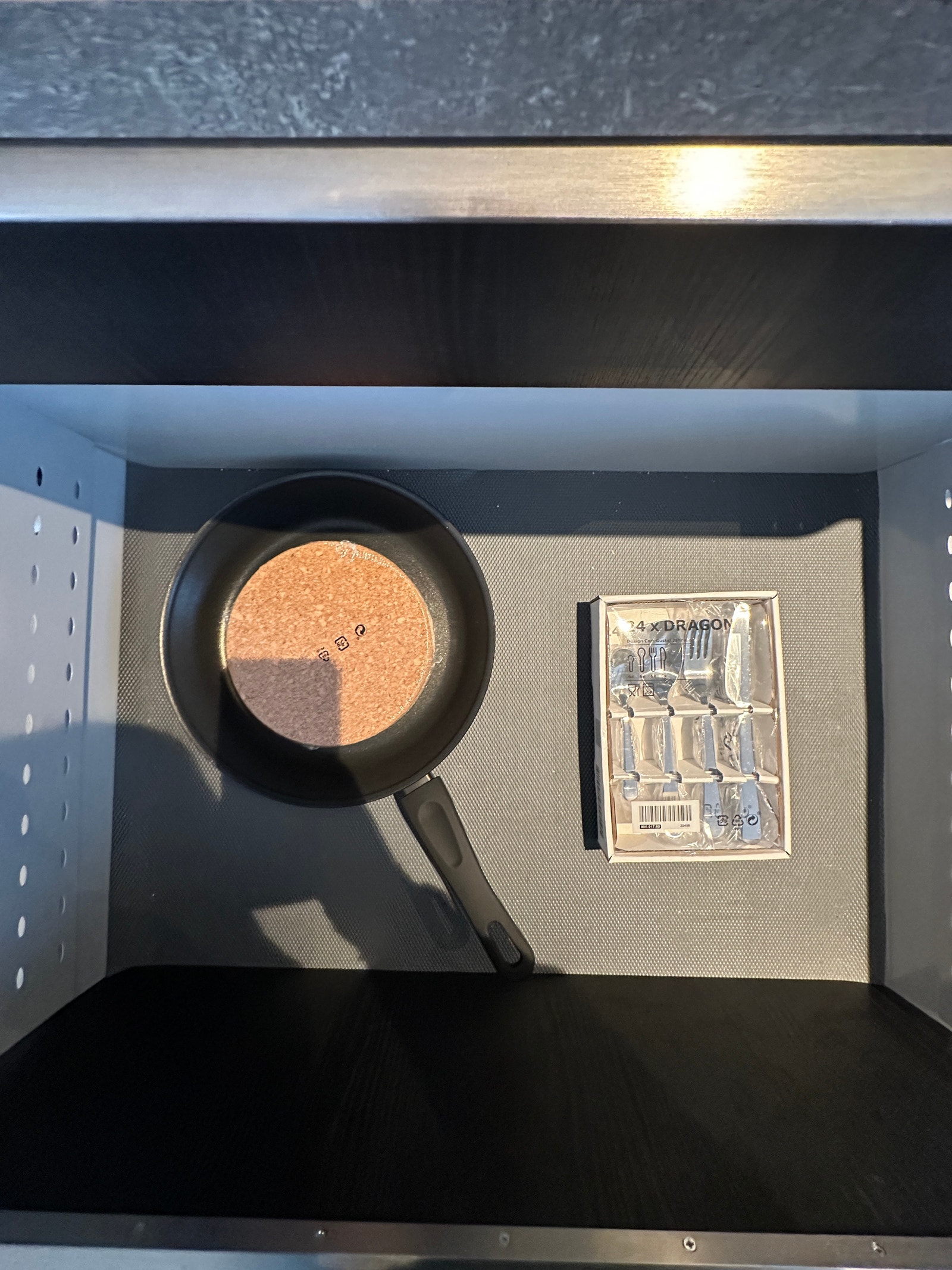 Kjøkkenet er utstyrt med det mest nødvendige. Galleribilde