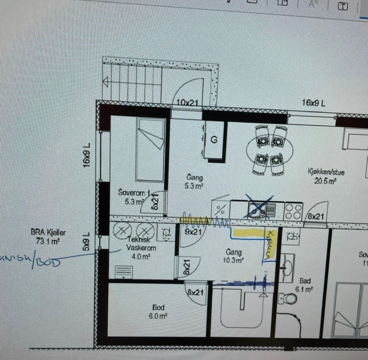Endret planløsning: Kjøkken er flyttet, vegg er satt opp ved trapp, slik at hele nedre etasje disponeres av Utleiedelen. Galleribilde