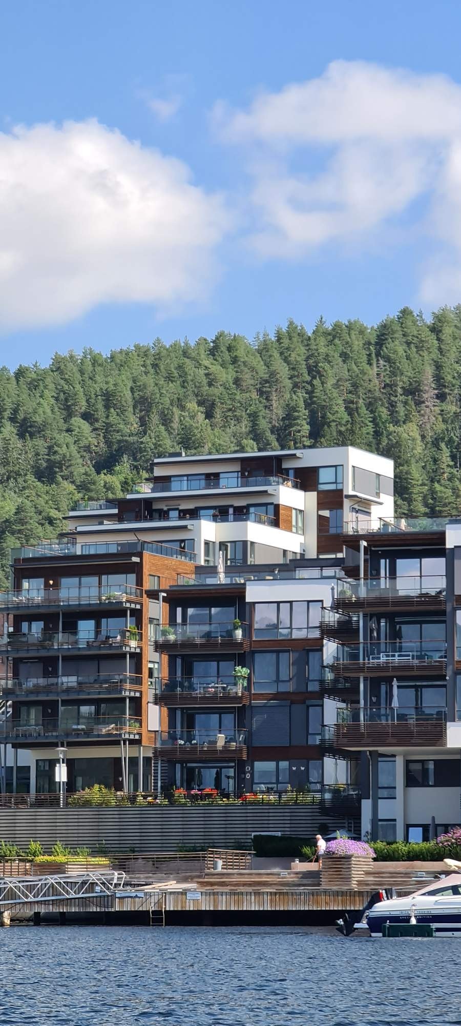 Leiligheten alene på toppen. Utsikt rundt hele. Galleribilde