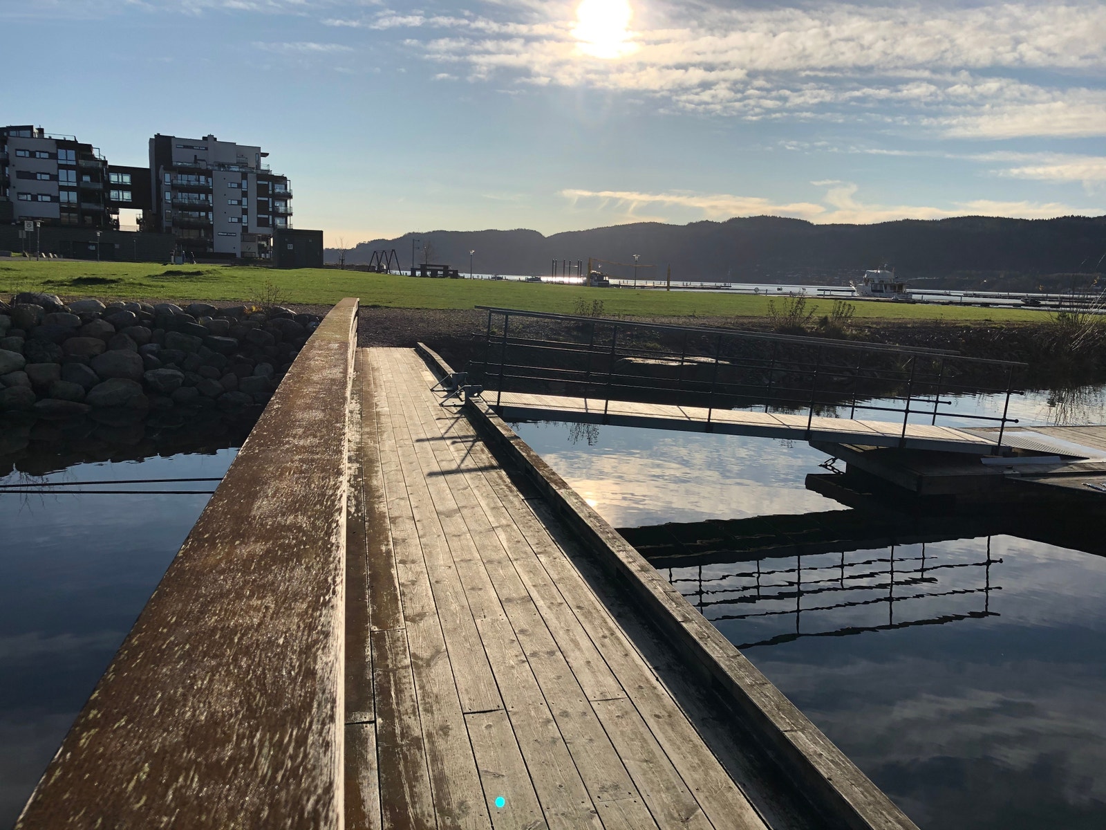 Nabolaget. NJB retning Holmestrand. Galleribilde