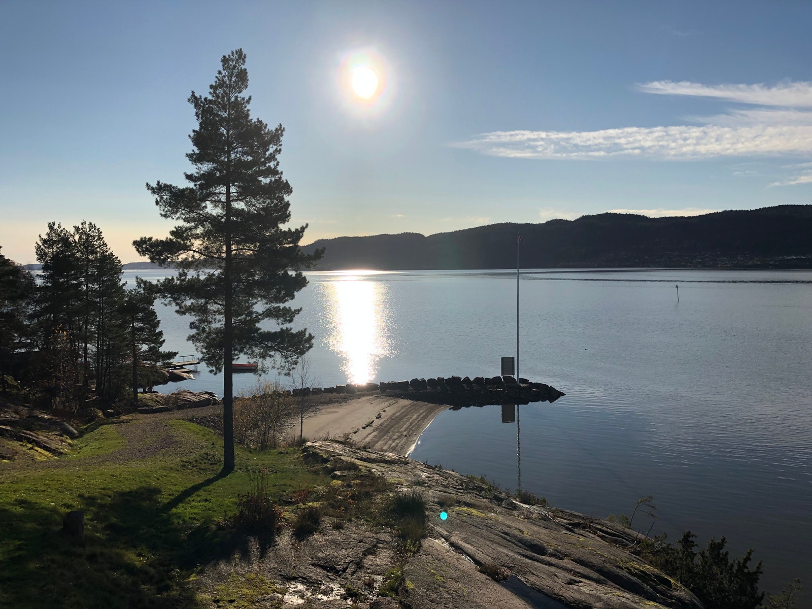 Fra fellesområde,300 meter fra utgangsdøren. Barnevennelig sandstrand 100 meter til høyre. Galleribilde