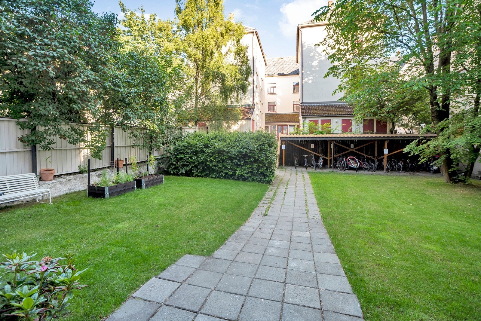 Felles uteplass Galleribilde