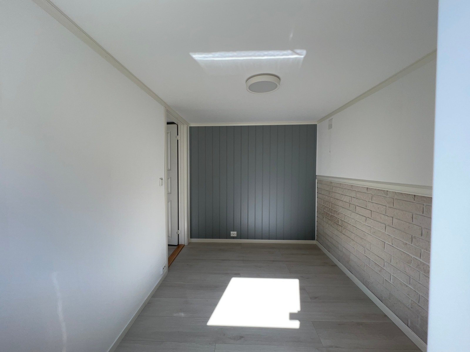 Leilighet 1: Soverom 1 – Romslig, med plass til dobbeltseng og skap Galleribilde