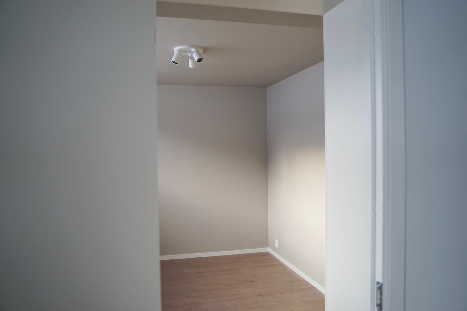 Hoved soverom: Et romslig soverom på ca. 11 kvm Galleribilde