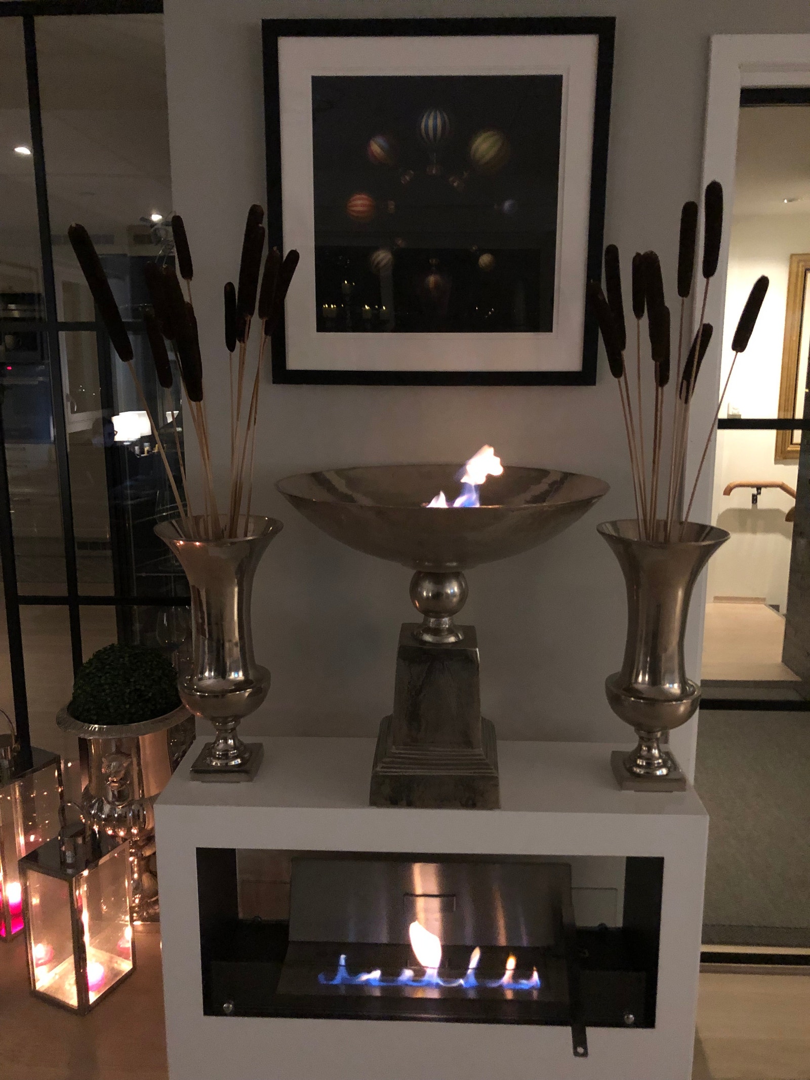 Vannbåren varme i gulvet, men det må da være lov å kose seg litt ved siden av. Galleribilde