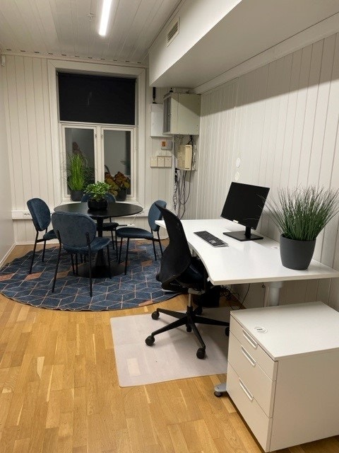 Kontor med møtebord Galleribilde