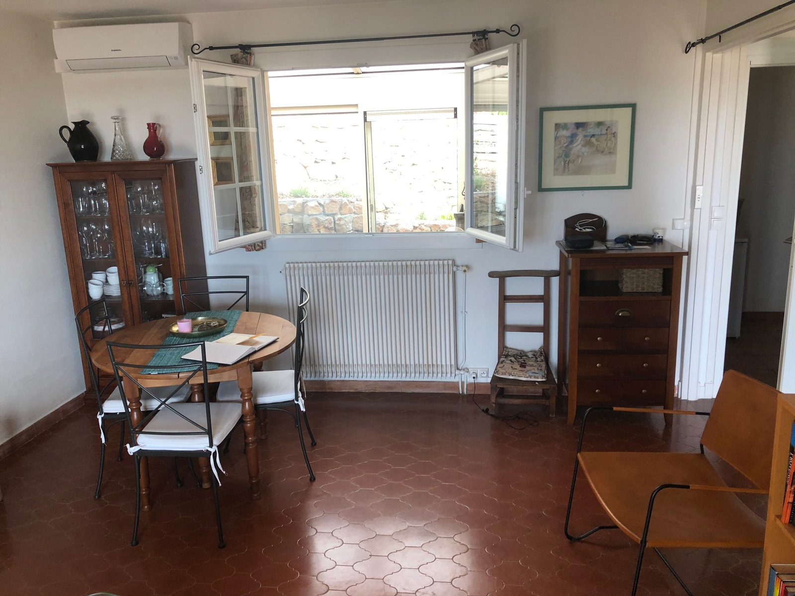 Stuen med uttrekkbart spisebord for 6 Galleribilde