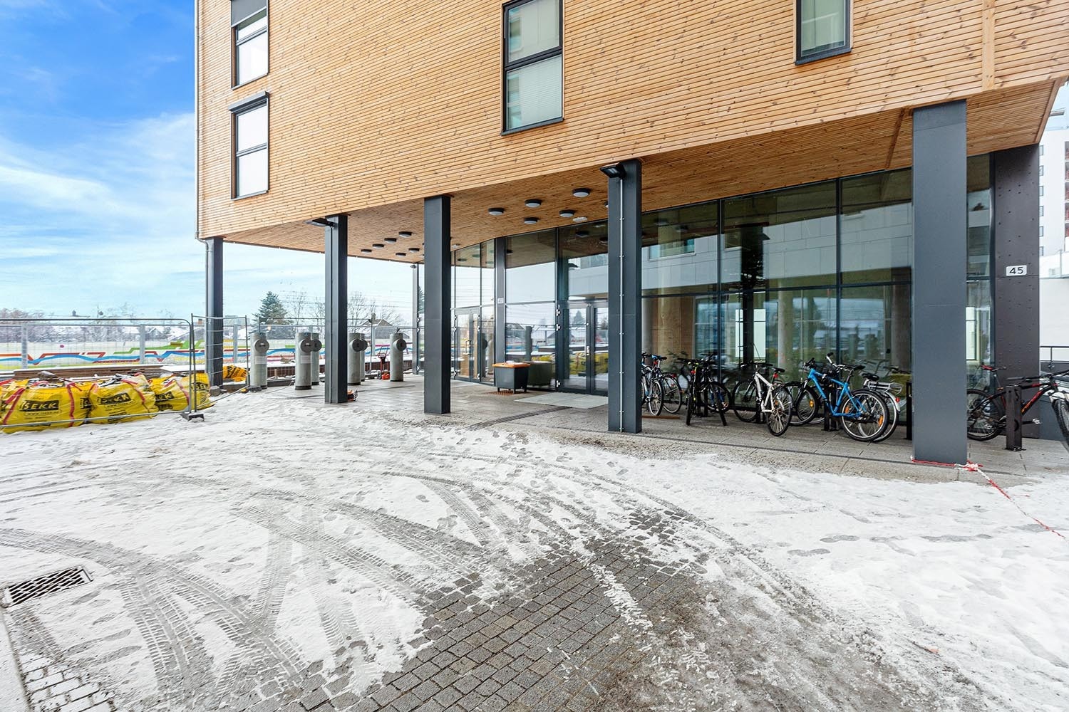 Flott fasade og inngangsparti Galleribilde