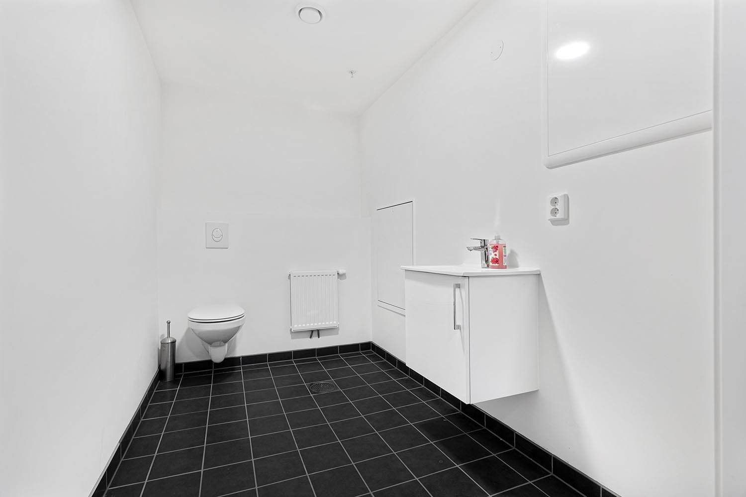 Fine toaletter i hver etasje som har både toalett og vask. Galleribilde