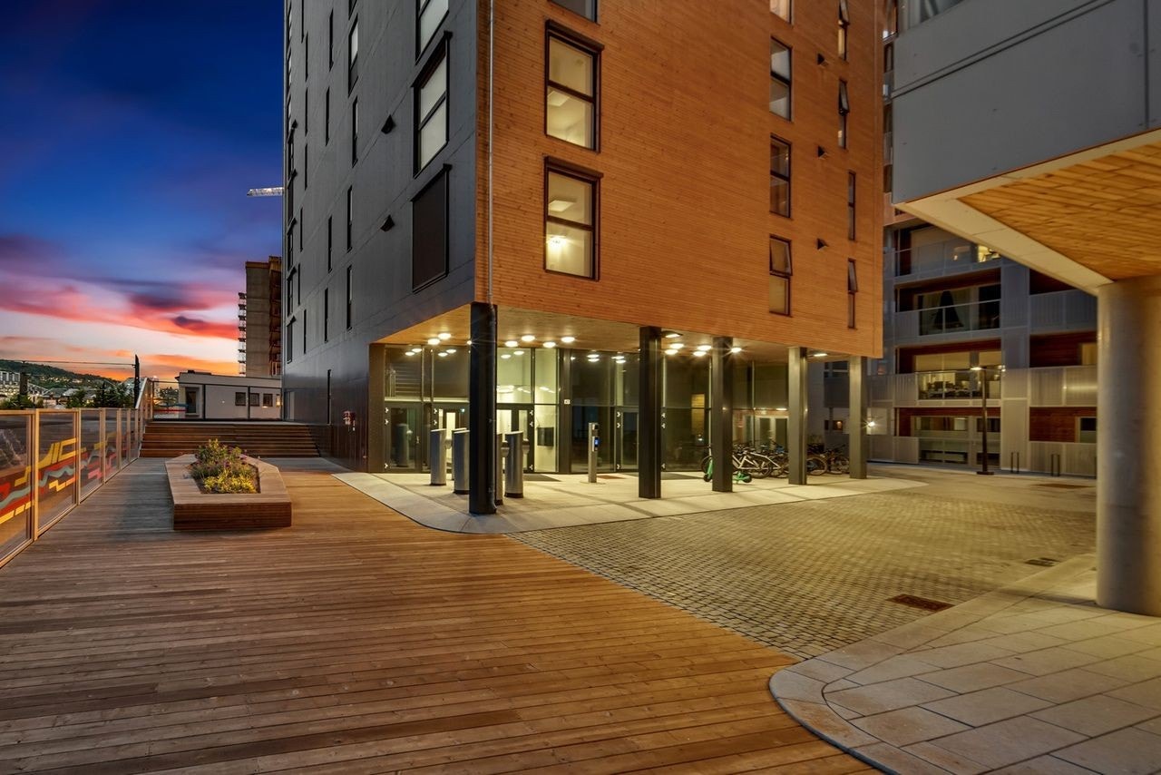 Kveldsstemning av inngangspartiet og fasaden Galleribilde