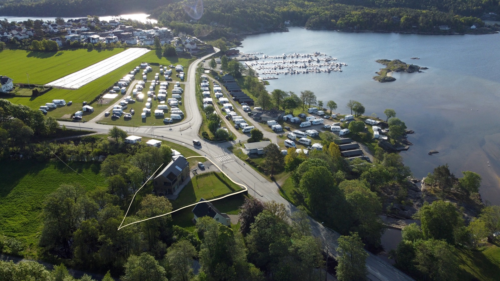 Unik beliggenhet like ved Tingsaker familiecamping Galleribilde