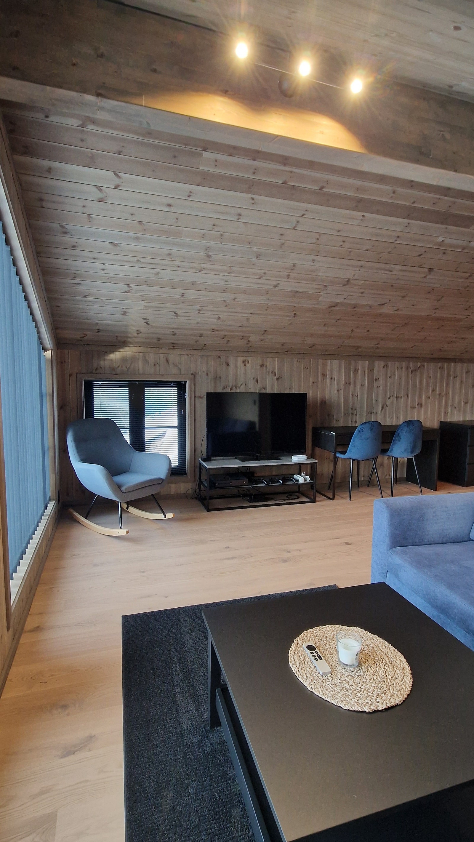 TV-stue oppe Galleribilde