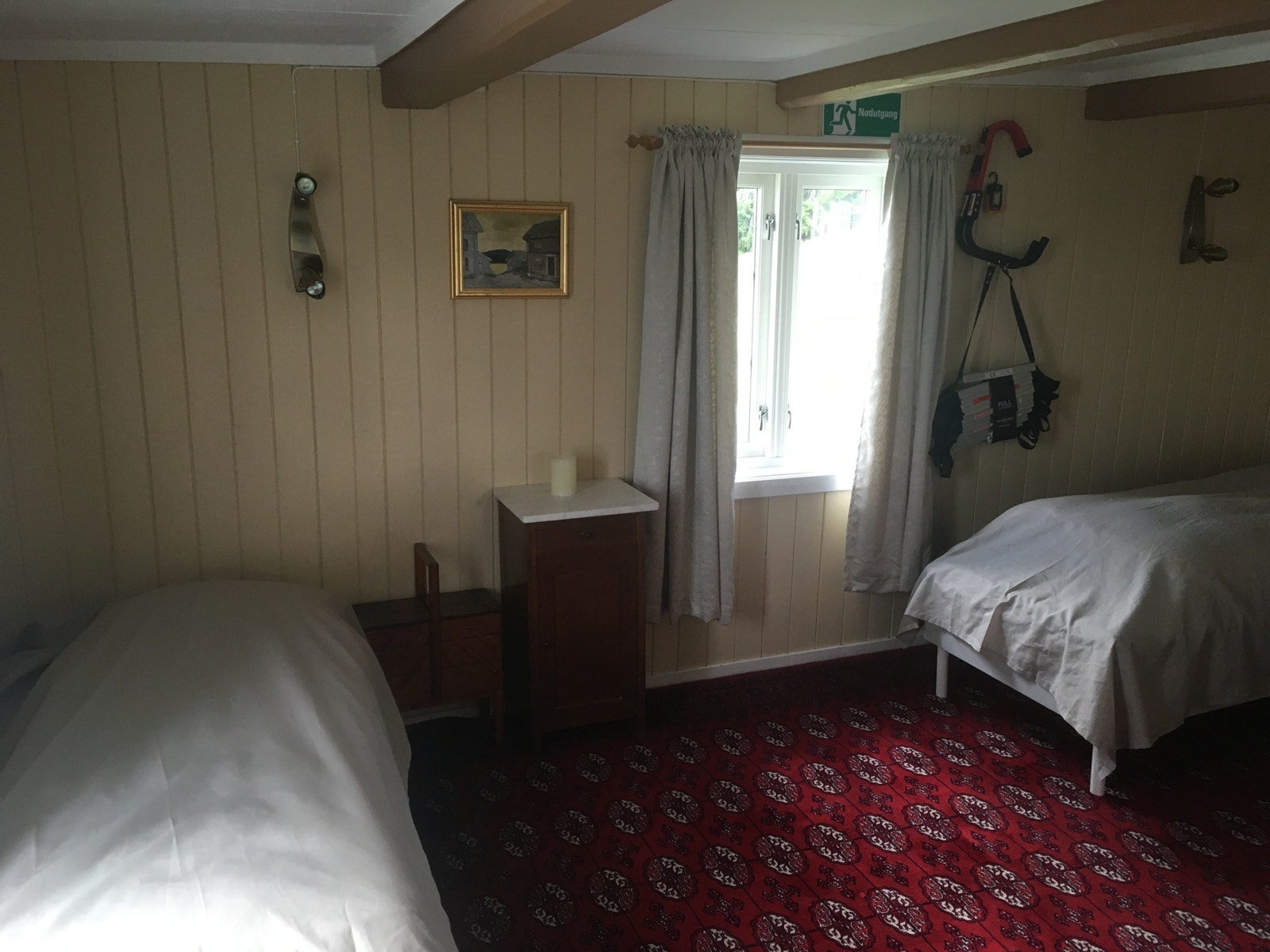 På stabburet 2 etg. Systua 3 enkeltsenger. Flott utsikt. Galleribilde