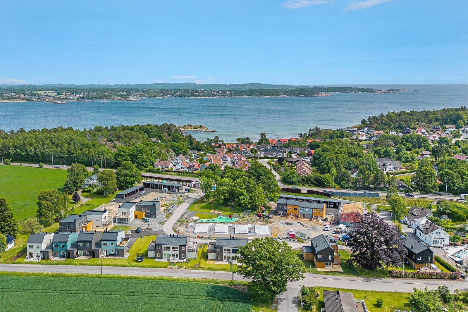 Dronebilde av området på Lillejordet. Kort vei til sjø, golfbane, Stavern og Larvik. Galleribilde