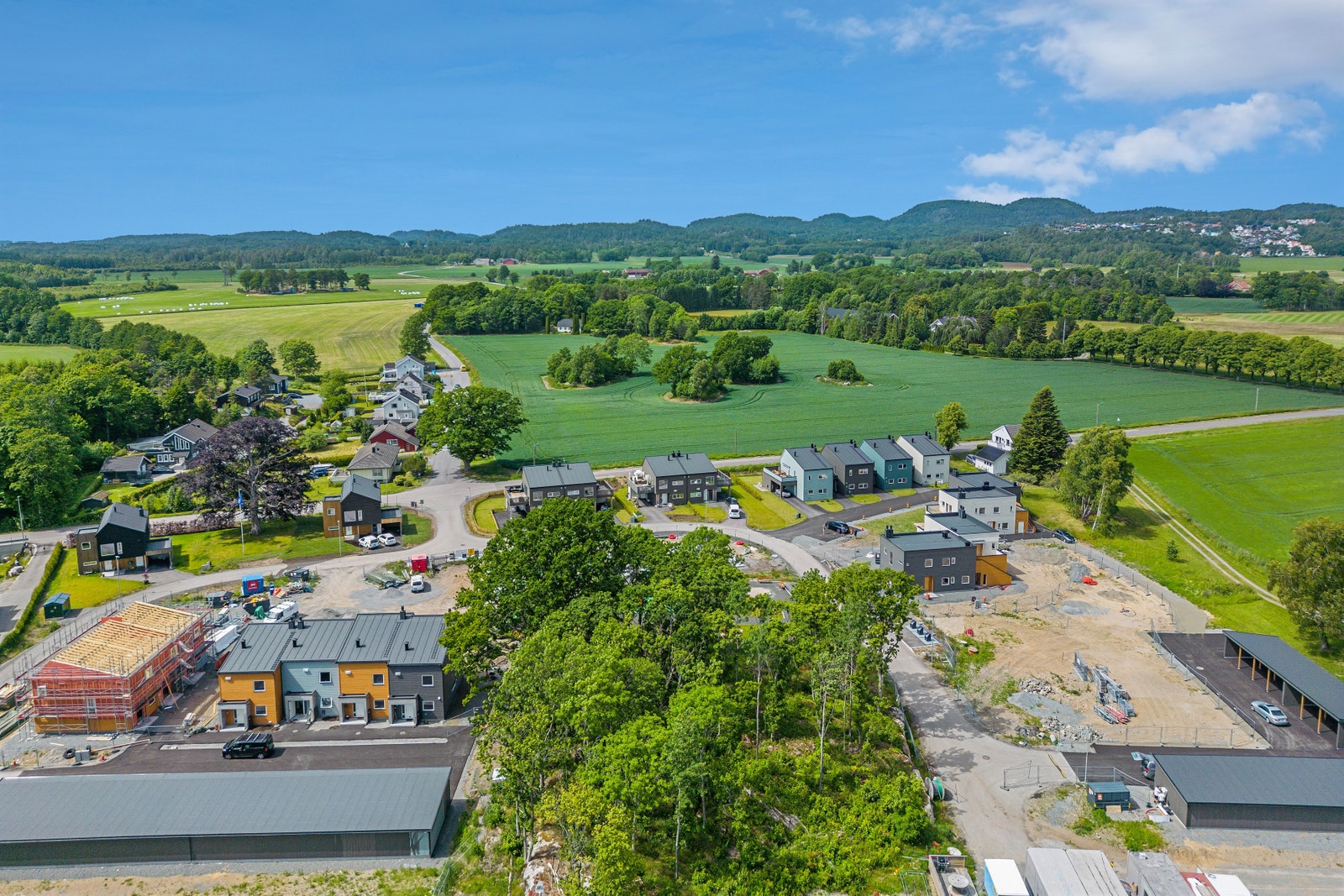 Dronebilde av området på Lillejordet. Kort vei til sjø, golfbane, Stavern og Larvik. Galleribilde