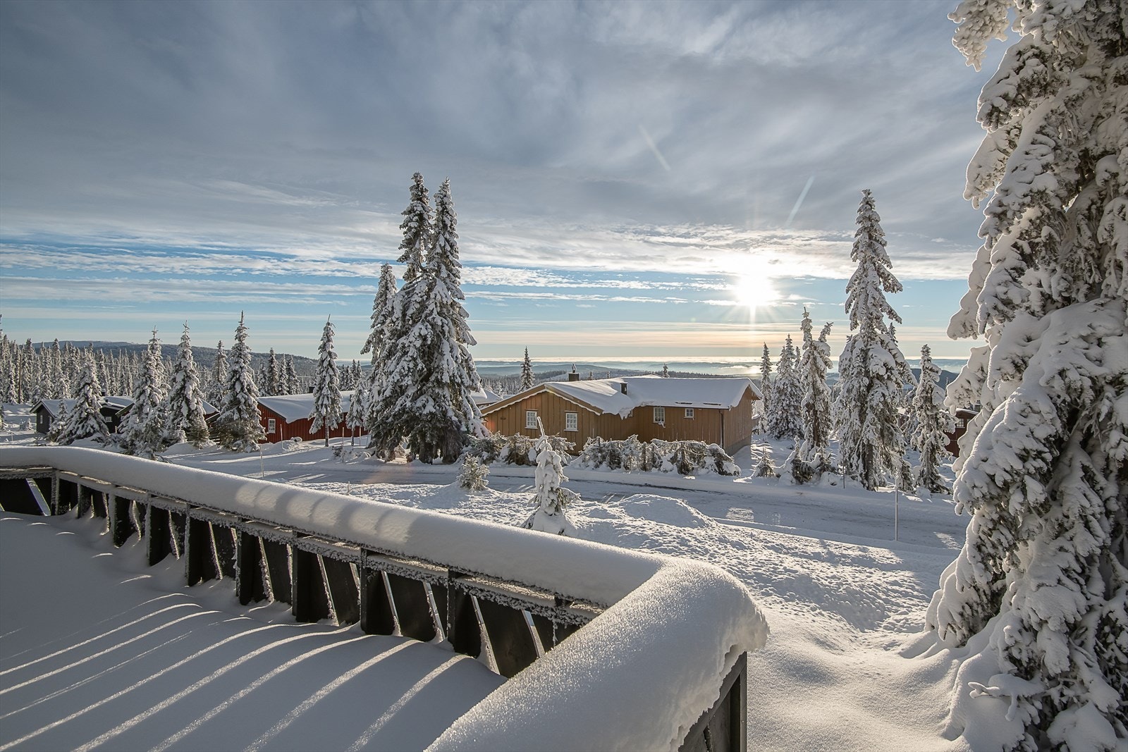 Hytta ligger langs en blindvei. Stille og rolige omgivelser, velegnet for barnefamilier. Galleribilde