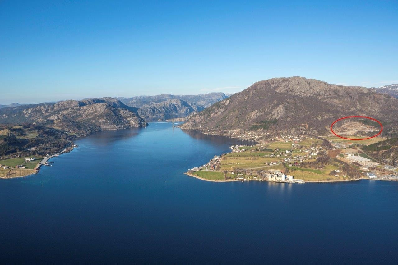 Bilde fra luften - Bergebakkane er merket med rød sirkel Galleribilde